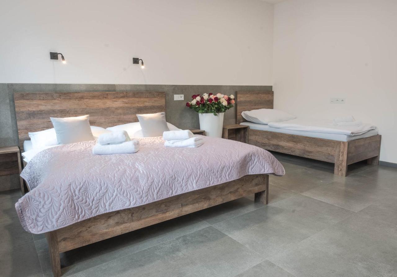 Hotel Veltlin Bed & Wine Valtice Esterno foto