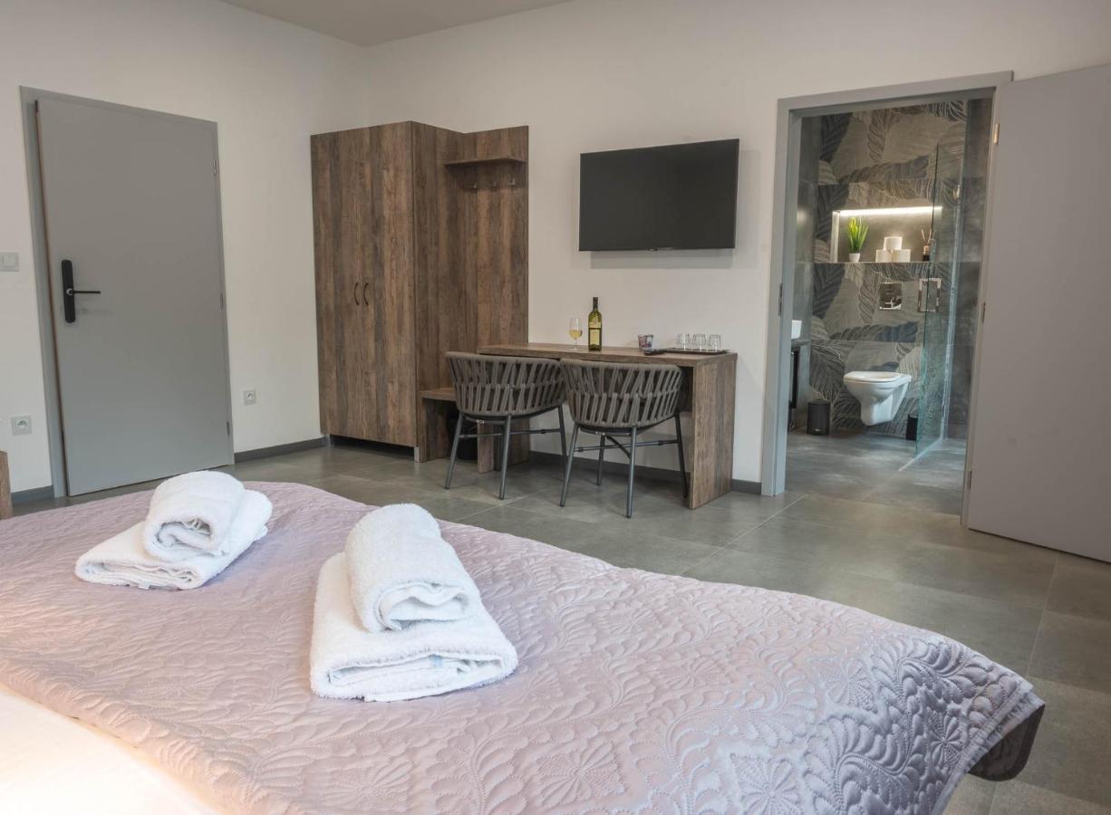 Hotel Veltlin Bed & Wine Valtice Esterno foto